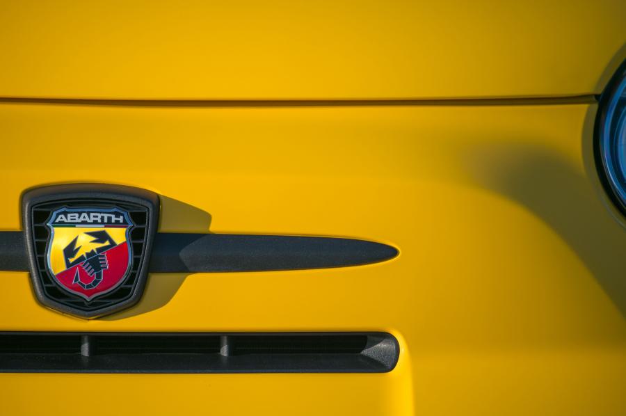 Детали экстерьера Abarth 695 Biposto Record (312) 2015 года  (UK) (фото 27 из 31)